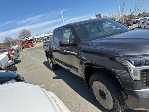 2025 Toyota Tundra Hybrid Platinum