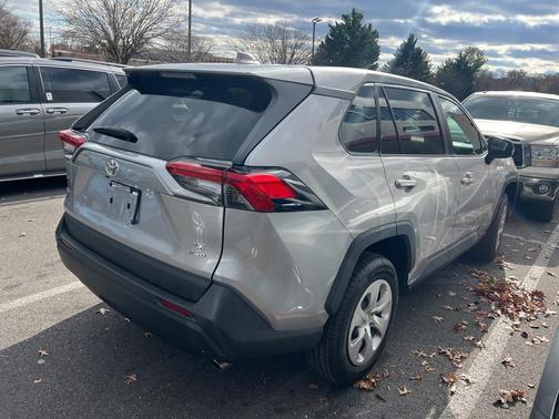 2022 Toyota RAV4 LE