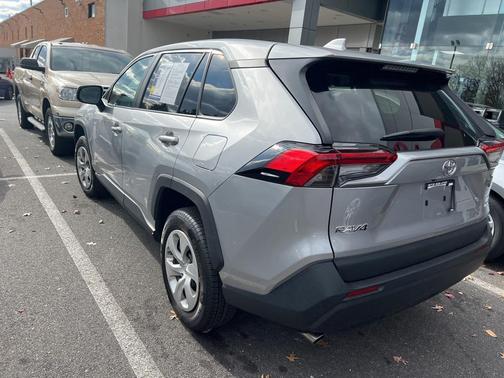 2022 Toyota RAV4 LE