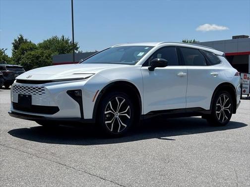 2025 Toyota Crown Signia XLE
