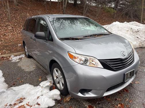 2016 Toyota Sienna LE