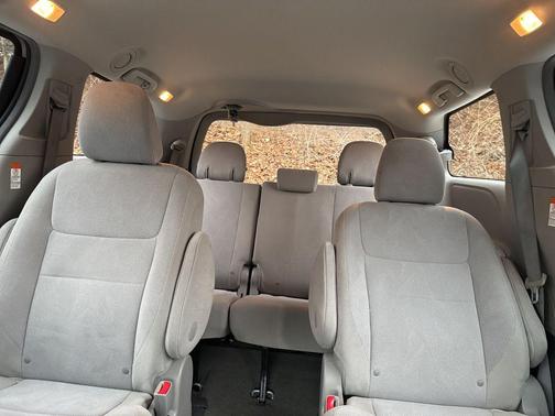 2016 Toyota Sienna LE