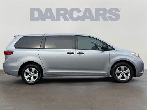 2016 Toyota Sienna LE