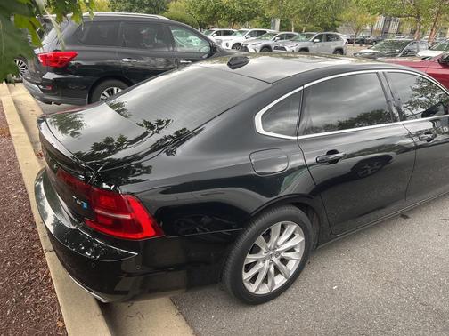 2018 Volvo S90 T6 Momentum