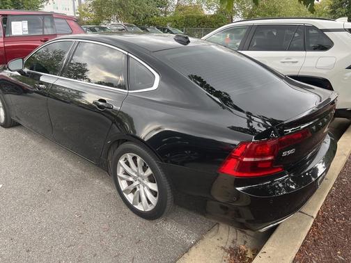 2018 Volvo S90 T6 Momentum