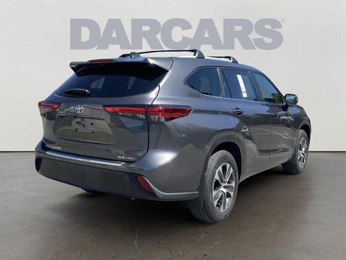 Magnetic Gray Metallic 2023 Toyota Highlander XLE