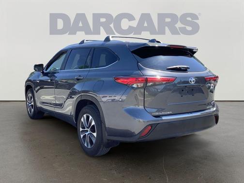 Magnetic Gray Metallic 2023 Toyota Highlander XLE