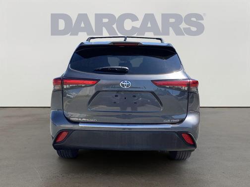 Magnetic Gray Metallic 2023 Toyota Highlander XLE