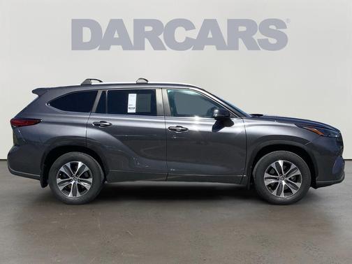 Magnetic Gray Metallic 2023 Toyota Highlander XLE