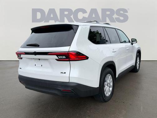 Pearl 2024 Toyota Grand Highlander XLE