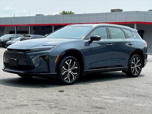 2025 Toyota Crown Signia XLE