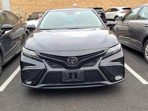 Photo 1 of 3 of 2021 Toyota Camry SE