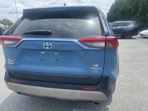 2022 Toyota RAV4 Hybrid SE