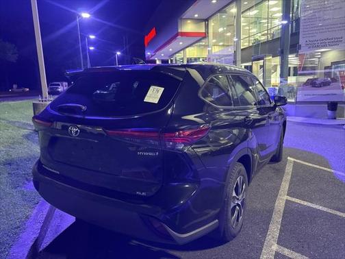 2022 Toyota Highlander Hybrid XLE