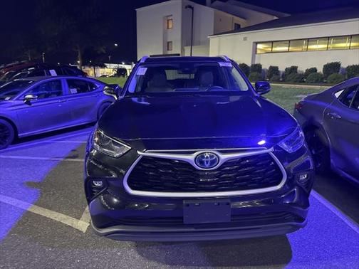 2022 Toyota Highlander Hybrid XLE