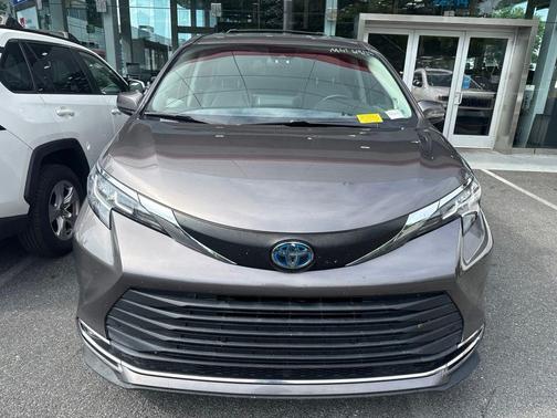 Predawn Gray Mica 2022 Toyota Sienna XLE