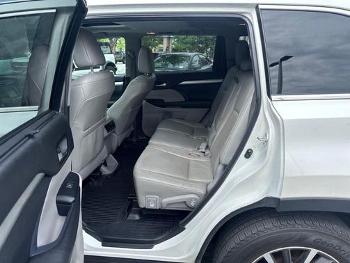 Blizzard Pearl 2018 Toyota Highlander XLE