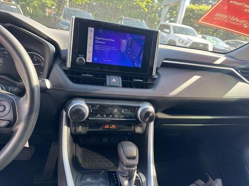 Ice Cap 2024 Toyota RAV4 LE