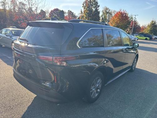 2021 Toyota Sienna LE