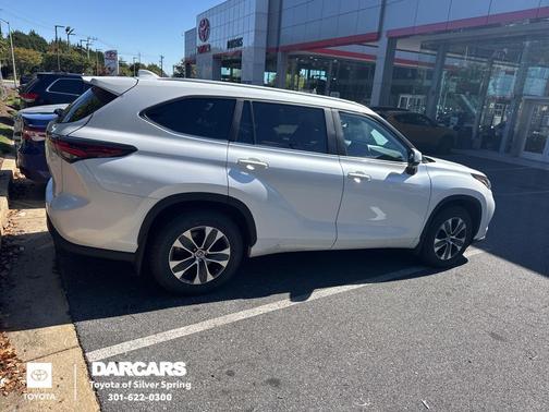2024 Toyota Highlander XLE