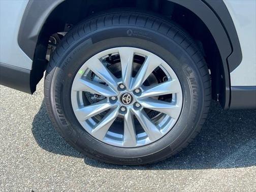 2025 Toyota Corolla Cross LE