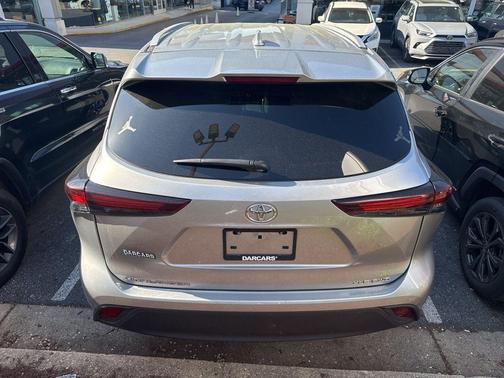 Celestial Silver Metallic 2024 Toyota Highlander XLE