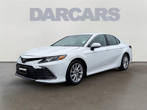 Ice 2023 Toyota Camry LE