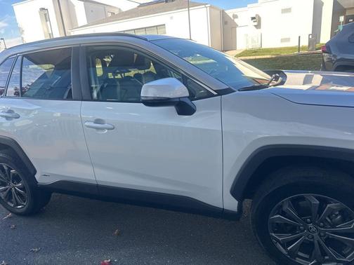 2024 Toyota RAV4 Hybrid XLE Premium