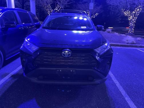 2020 Toyota RAV4 Hybrid XLE