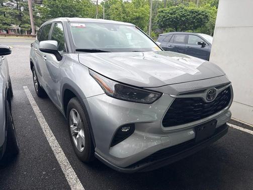 Celestial Silver Metallic 2025 Toyota Highlander LE