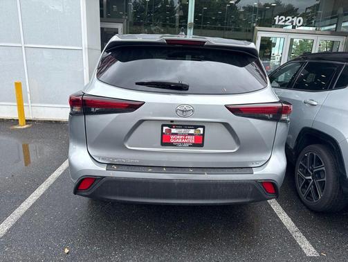 Celestial Silver Metallic 2025 Toyota Highlander LE