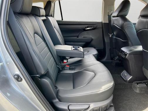 2026 Toyota Highlander Hybrid XLE