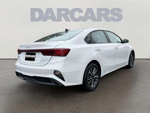 Snow White Pearl 2024 Kia Forte LXS