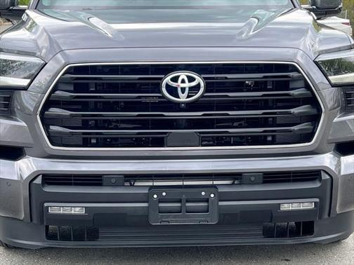 2024 Toyota Sequoia SR5