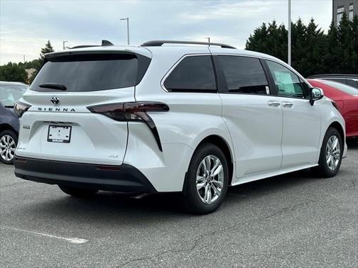 2025 Toyota Sienna XLE 7 Passenger