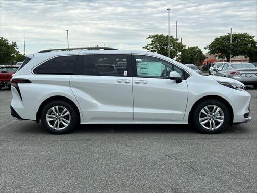 2025 Toyota Sienna XLE 7 Passenger