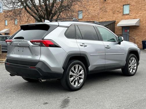 2021 Toyota RAV4 XLE Premium