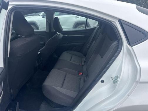 Ice 2025 Toyota Camry SE