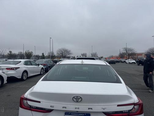 Ice 2025 Toyota Camry SE