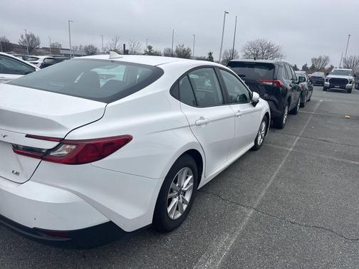 Ice 2025 Toyota Camry SE