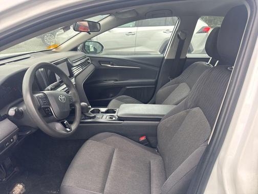 Ice 2025 Toyota Camry SE