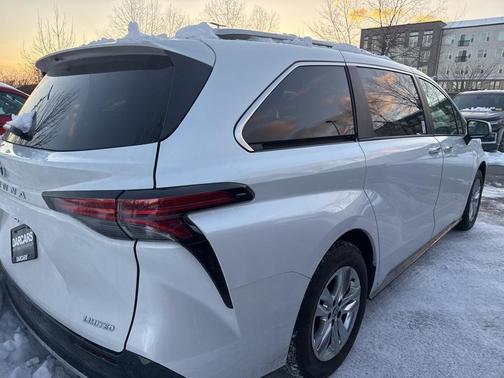 2025 Toyota Sienna Limited