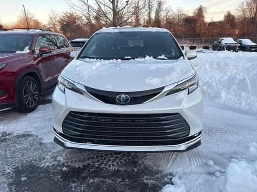 2025 Toyota Sienna Limited