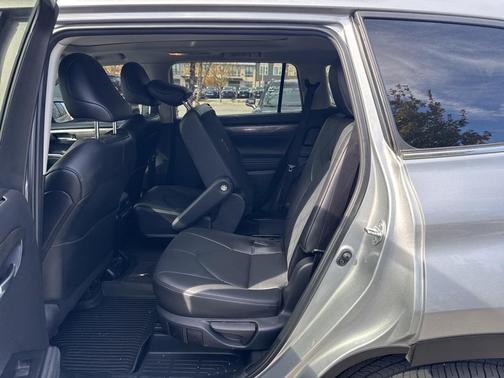 2024 Toyota Highlander Platinum