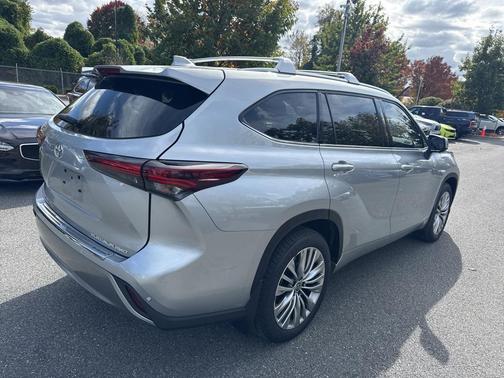 2024 Toyota Highlander Platinum