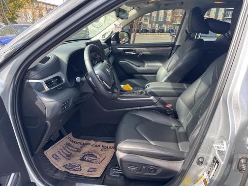 2024 Toyota Highlander Platinum