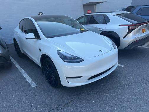 Pearl White Multi-Coat 2023 Tesla Model Y Long Range Dual Motor All-Wheel Drive