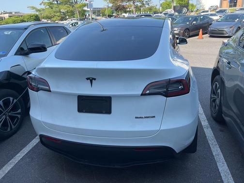 Pearl White Multi-Coat 2023 Tesla Model Y Long Range Dual Motor All-Wheel Drive