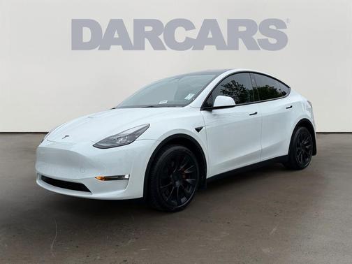 Pearl White Multi-Coat 2023 Tesla Model Y Long Range Dual Motor All-Wheel Drive