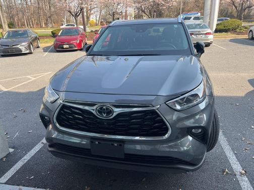Magnetic Gray Metallic 2025 Toyota Highlander Limited